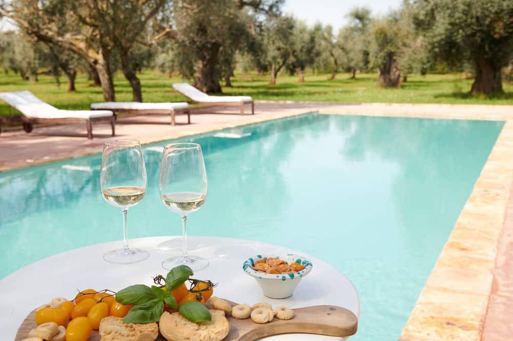 Magnifica casa con piscina nel mezzo di 4 ettari di ulivi in Carovigno, Salento