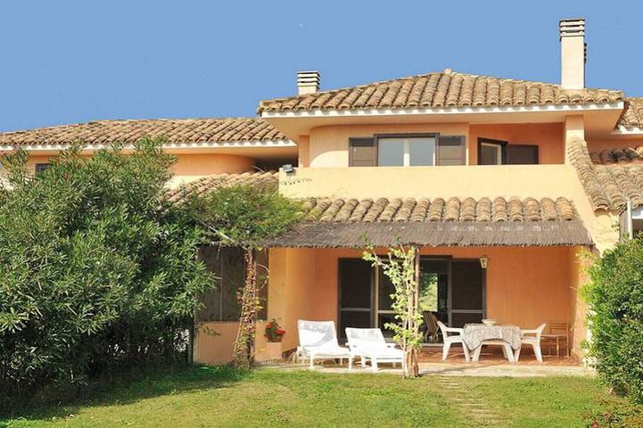 Ferienhaus für 9 Personen, mit Balkon und Garten in Nora