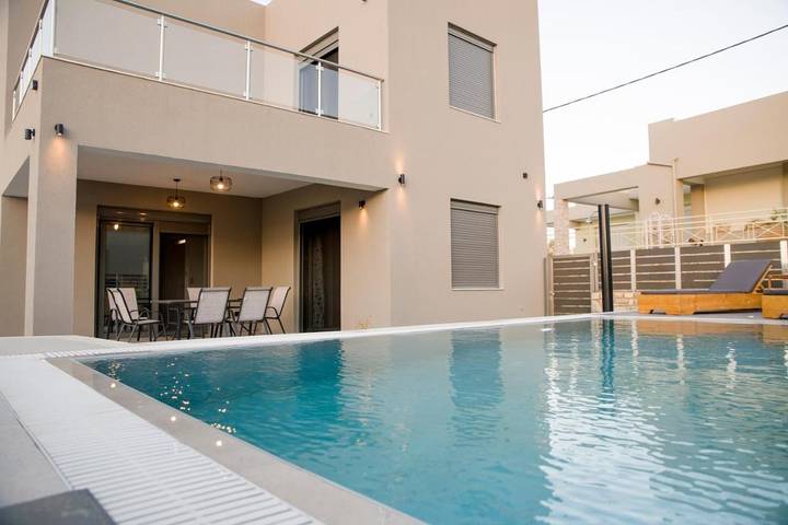 Ferienhaus für 7 Personen, mit Balkon und Terrasse sowie Garten und Pool