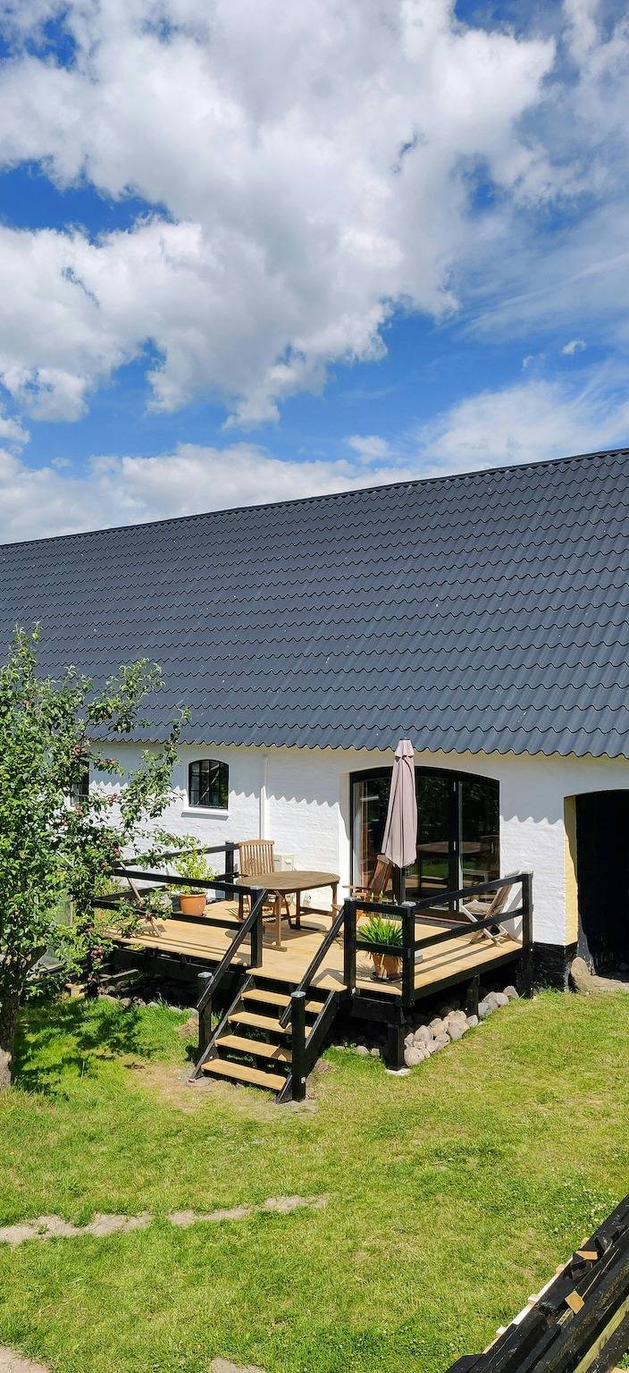 Hel lejlighed, Lejlighed i renoveret stald nær Unesco-klinter in Præstø, Svenske Østersøen