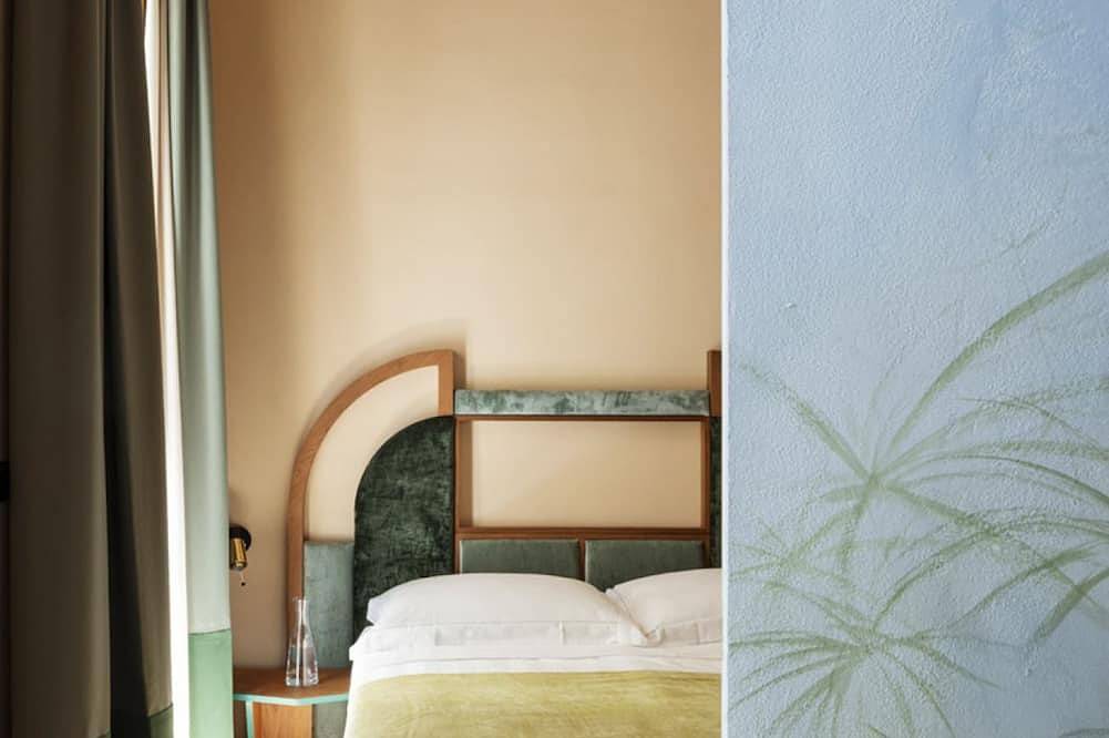 The Wheels Florence Bed&Breakfast: Bedroom Deluxe Cipria in Florence city center, Florence