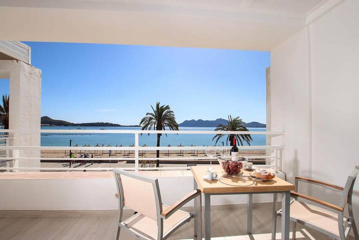 Apartamento inteiro, Apartamento 'Sivella' com vista para o mar, Wi-Fi e ar condicionado in Port de Pollença, Pollença
