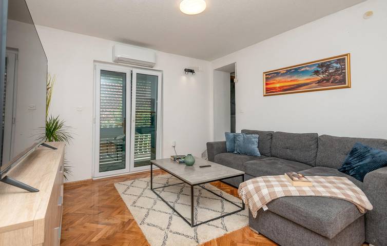 Gemütliche 240 m² große Wohnung mit Pool und Zugang zum Fluss, WLAN und Parkplatz in Imotski, Makarska Riviera