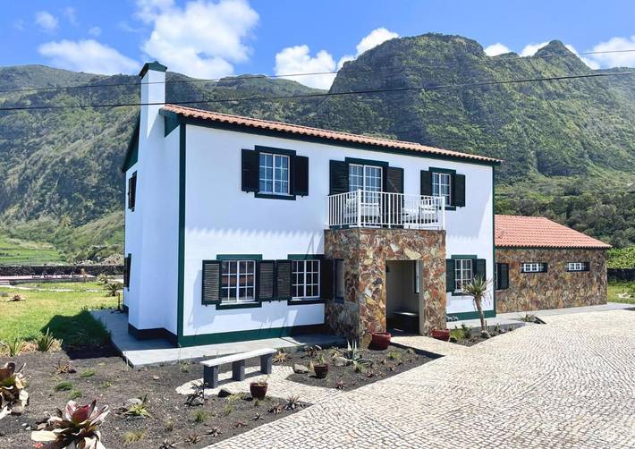 Casa rural para 2 personas, con Terraza y Jacuzzi además de Jardín y Vistas en Santa Cruz das Flores