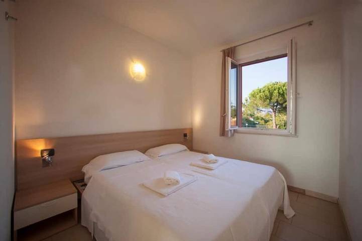 Ferienpark für 6 Personen, mit Balkon und Pool am Gardasee - 2