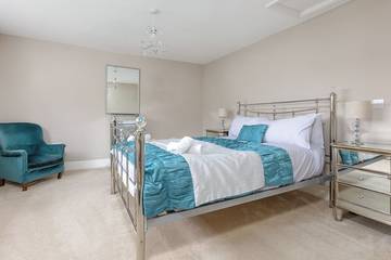 Holiday Home for 10 People in Lytham St Annes, Lancashire, Photo 4