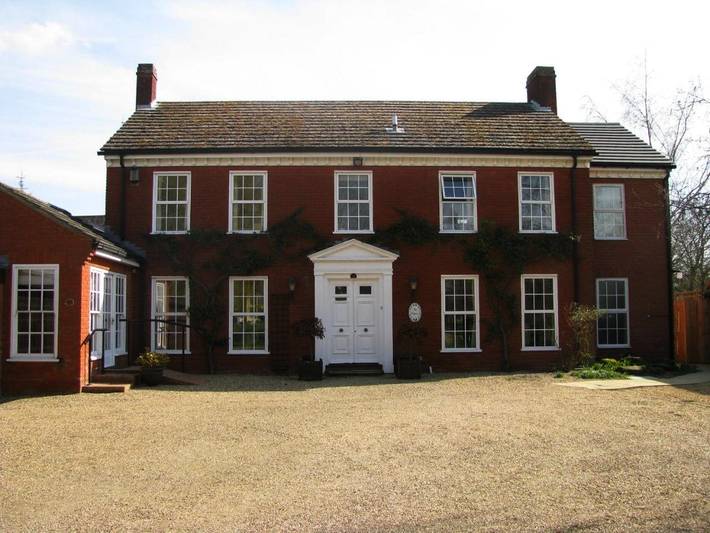 Holiday rental for 4 people, with Hot tub and Terrace as well as Garden and Pool in Bedfordshire
