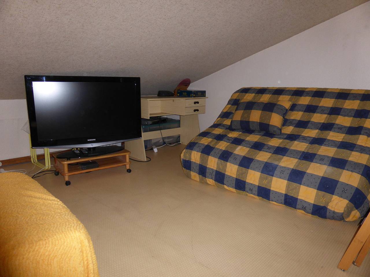 Entire apartment, Cozy 2-room apartment for 5 in central Combloux, balcony, parking included in Combloux, Pays du Mont-Blanc