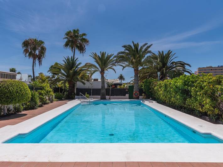 Location de vacances pour 4 personnes, avec Terrasse ainsi que Jardin et Piscine à Playa del Inglés
