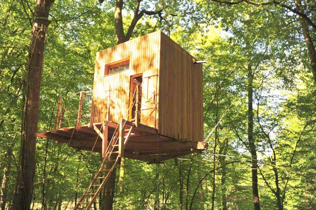 Tree House in Mont-sous-Vaudrey, Jura