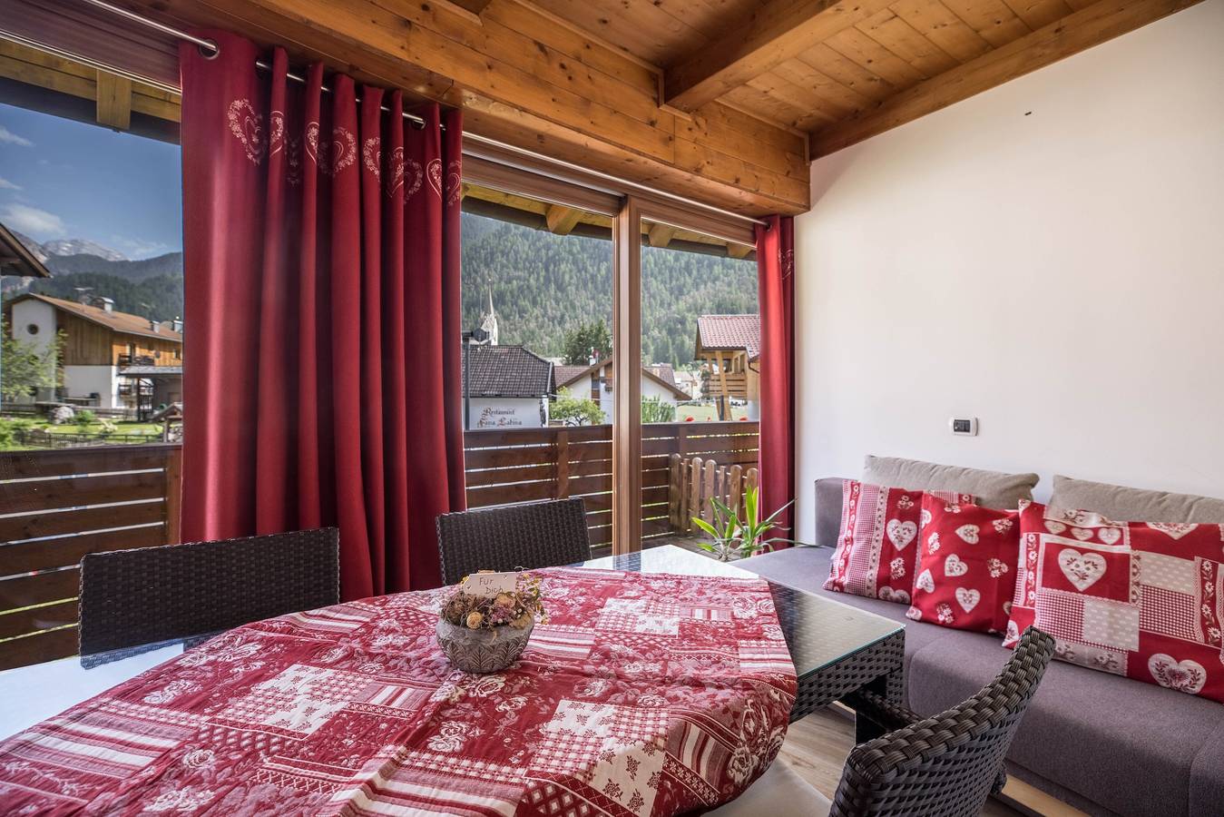 Geheel appartement, Appartement "Villa Anita Plan de Corones" met Uitzicht op de Bergen, Sauna, Wi-Fi & Terras in San Vigilio di Marebbe, Enneberg