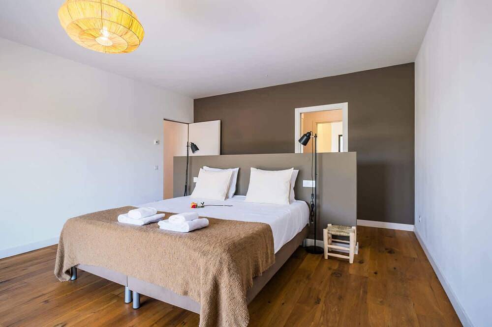 Casa Luminosa by Portugal Portfolio in Aldeia de Juzo, Cascais e Estoril