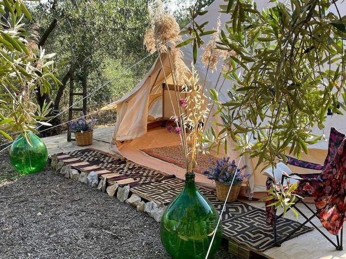 Tente pour 4 personnes, avec Terrasse et Jardin ainsi que Piscine et Vue à Corato