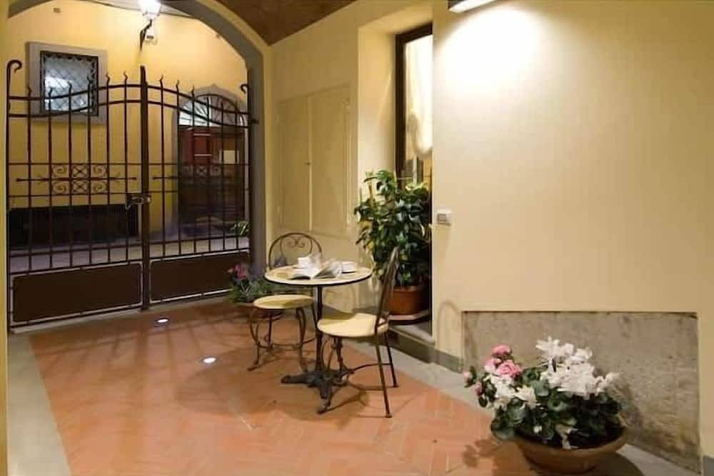 Spacious one-bedroom apartment with loft in historic center (5) in Prato, Prato Province