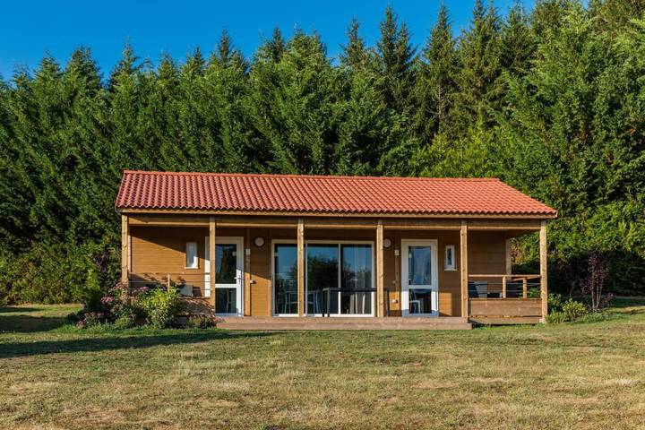 Hôtel pour 3 personnes, avec piscine et jardin, animaux acceptés dans Lac de Naussac - 3