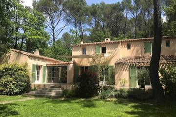 Cottage pour 8 personnes, avec jardin et jacuzzi à Peynier