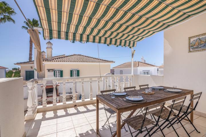 Villa 'Alcaria Grand House' con Terrazza Privata, Wi-Fi e Aria Condizionata in Altura, Distretto di Faro