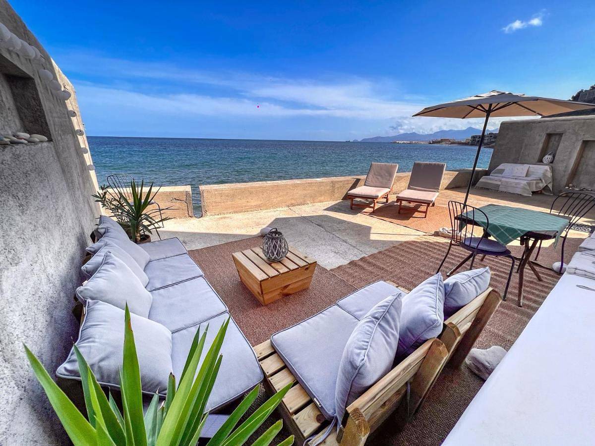 Villa Fronte Mare - 3 Camere con Terrazza panoramica in Termini Imerese, Provincia di Palermo