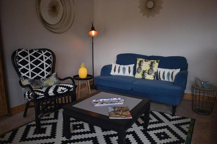 Location de vacances pour 2 personnes, avec jacuzzi et piscine à Vézac