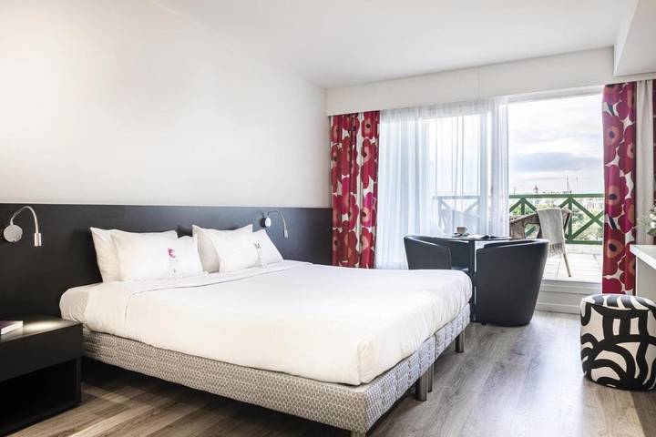 Hôtel, avec Balcon et Jacuzzi ainsi que Terrasse et Piscine dans Casino d'Hendaye - 2