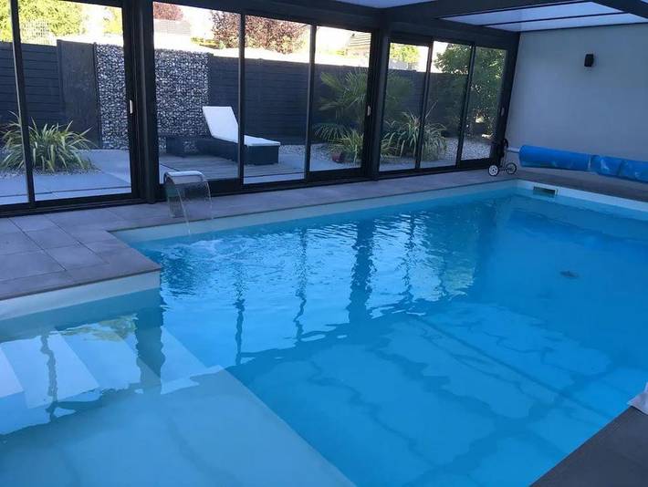 Cottage pour 2 personnes, avec piscine ainsi que jardin et terrasse à Étival-lès-le-Mans