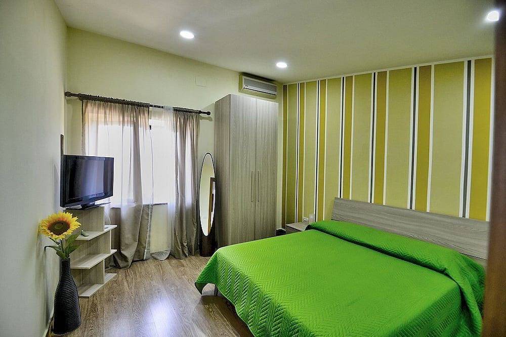 Casa Buondi: Un'accogliente casa indipendente circondata dal verde. in Piano di Sorrento, Penisola Sorrentina