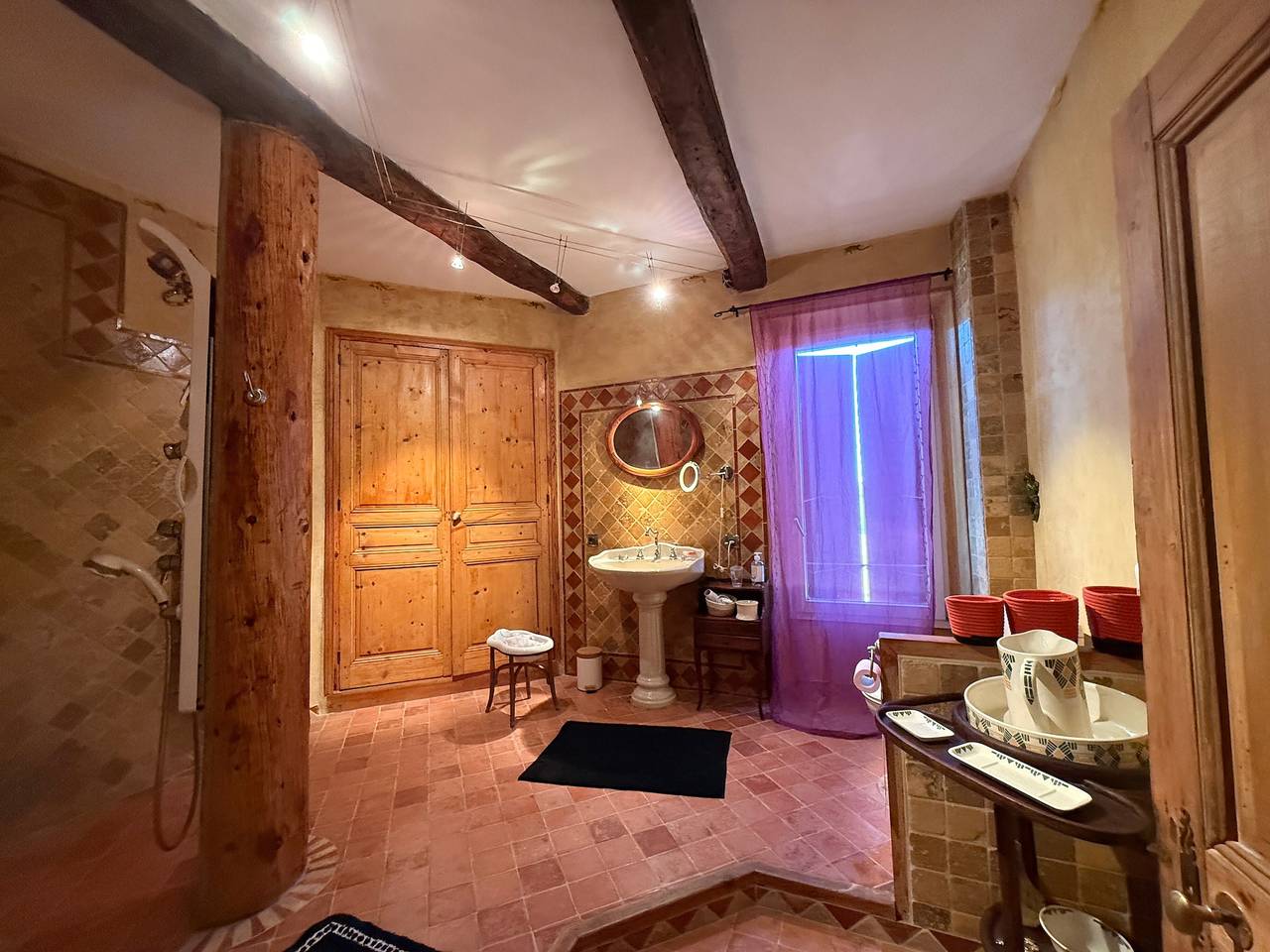 Apartamento entero, Gîte entre viñedos en el Mas des Armouriers, Provenza, con piscina in Violès, Vaucluse