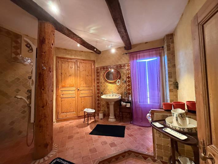 Gîte pour 2 personnes, avec Jardin dans Violès, Provence