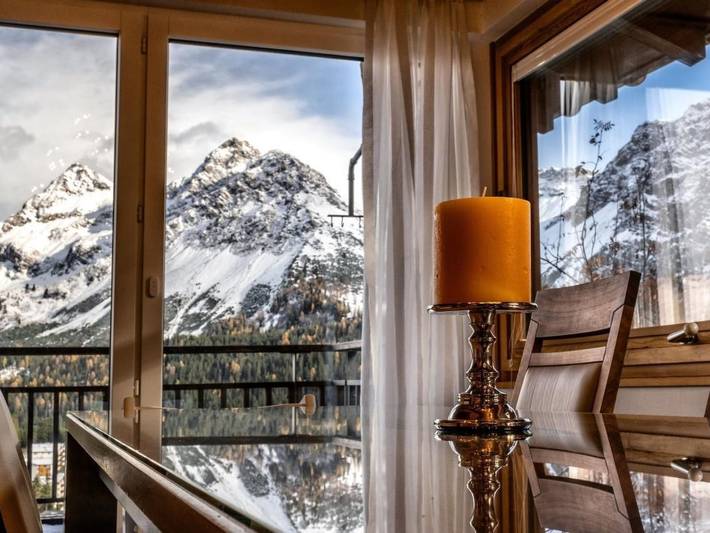 Vakantiehuis voor 10 personen, with Balkon and Terras as well as Tuin and Uitzicht op het meer in Arosa