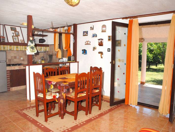 Ferienhaus für 4 Personen, mit Terrasse und Pool in Sisan - 3