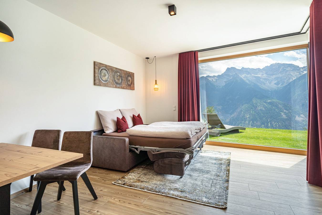 Entire apartment, Holiday Apartment "Paflur Lodges Abendrot" with Mountain View, Private Terrace & Wi-Fi in Tanas, Laas