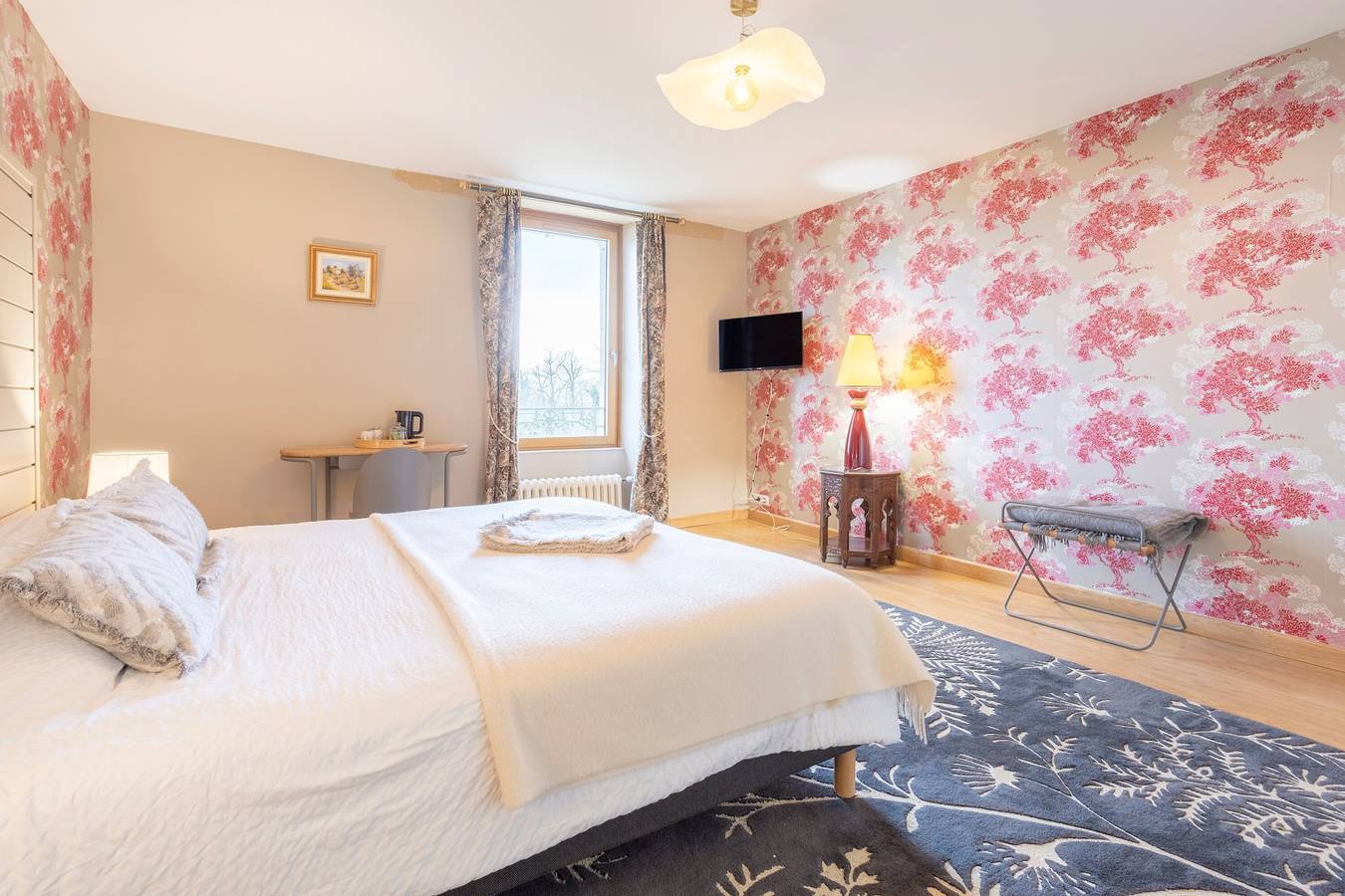 Suite Communicante 'Anne De Bretagne' avec terrasse partagée, jardin partagé et Wi-Fi in Concarneau, Côte de Cornouaille