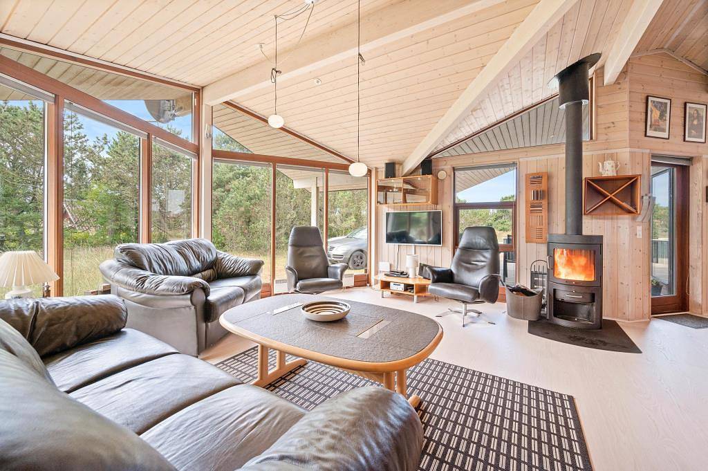 Ferienhaus in Bjerregård mit überdachter Terrasse in Bjerregård, Holmsland Klit