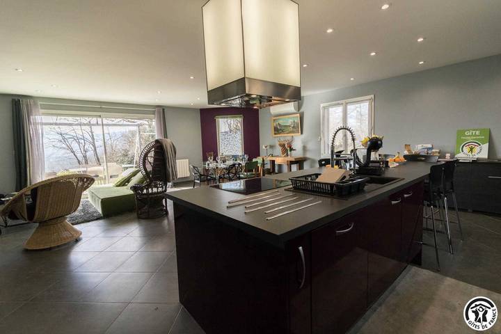 Gîte pour 4 personnes, avec terrasse et jardin, animaux acceptés