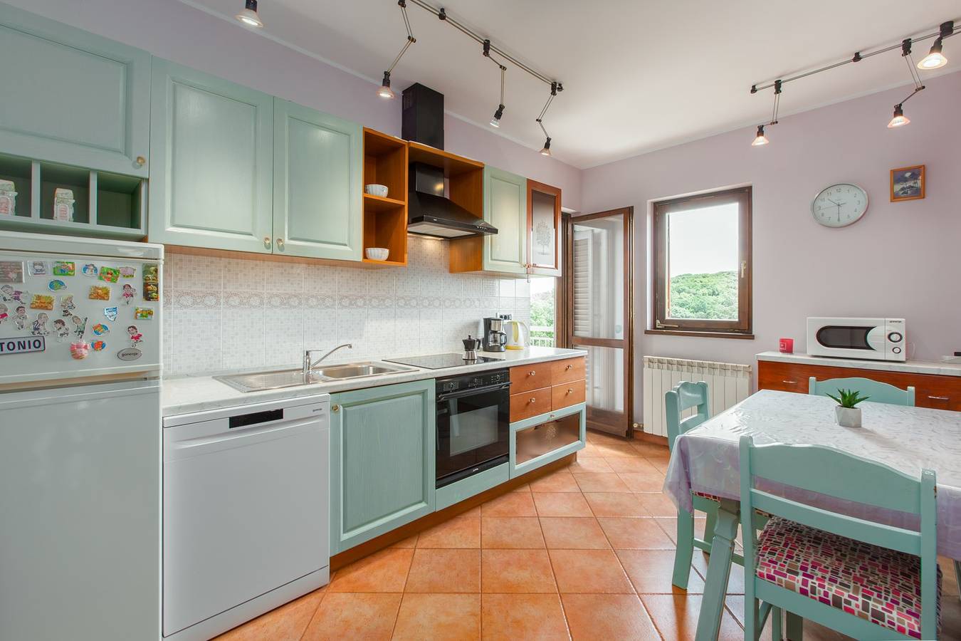 Ganze Wohnung, Rustikale Wohnung Dora mit Balkon und privatem Parkplatz





 in Vrsar, Općina Vrsar