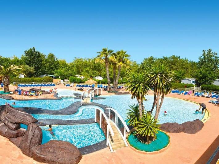 Camping pour 6 personnes, avec Bassin pour enfant et Sauna à Vias