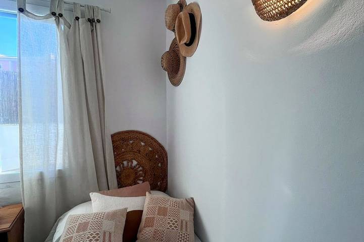Villa bohème, vue mer, plage à 100 m, 2 chambres, Clim in Punta Prima, Sant Lluís