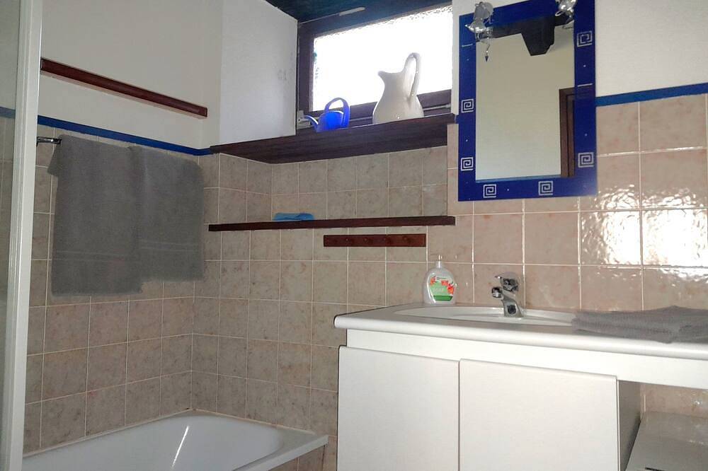 Charmantes Rustico mit Geschichte und Weitblick in Lavertezzo, Tessiner Alpen