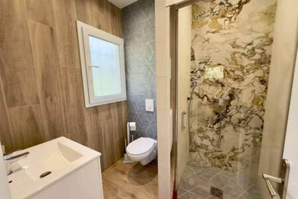 Duplex Red & Black with jacuzzi/massage table in L'Escarène, Nice region