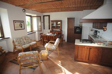 Agriturismo per 8 Persone in Trezzo Tinella, Langhe, Foto 4