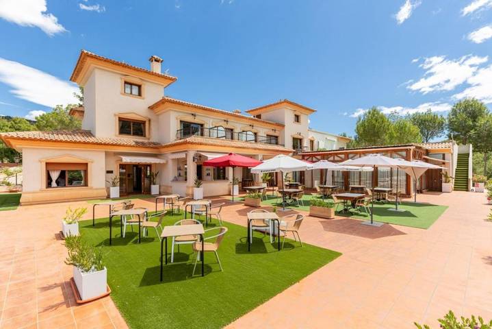Villa voor 16 personen, with Balkon and Terras as well as Tuin and Zwembad in Finestrat