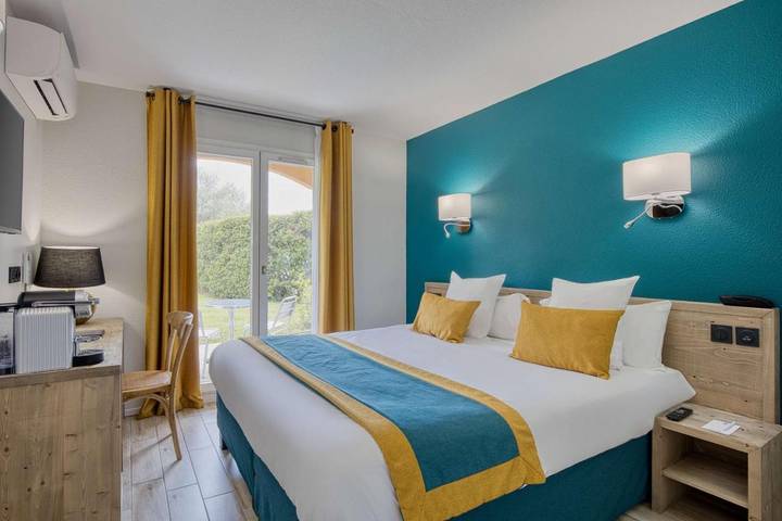 Hôtel pour 2 personnes, avec jardin ainsi que vue et piscine à Prades - 3