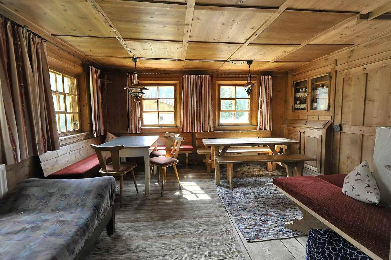 Ganze Ferienwohnung, Rolis urgemütliche Berghütte in Gramais, Außerfern
