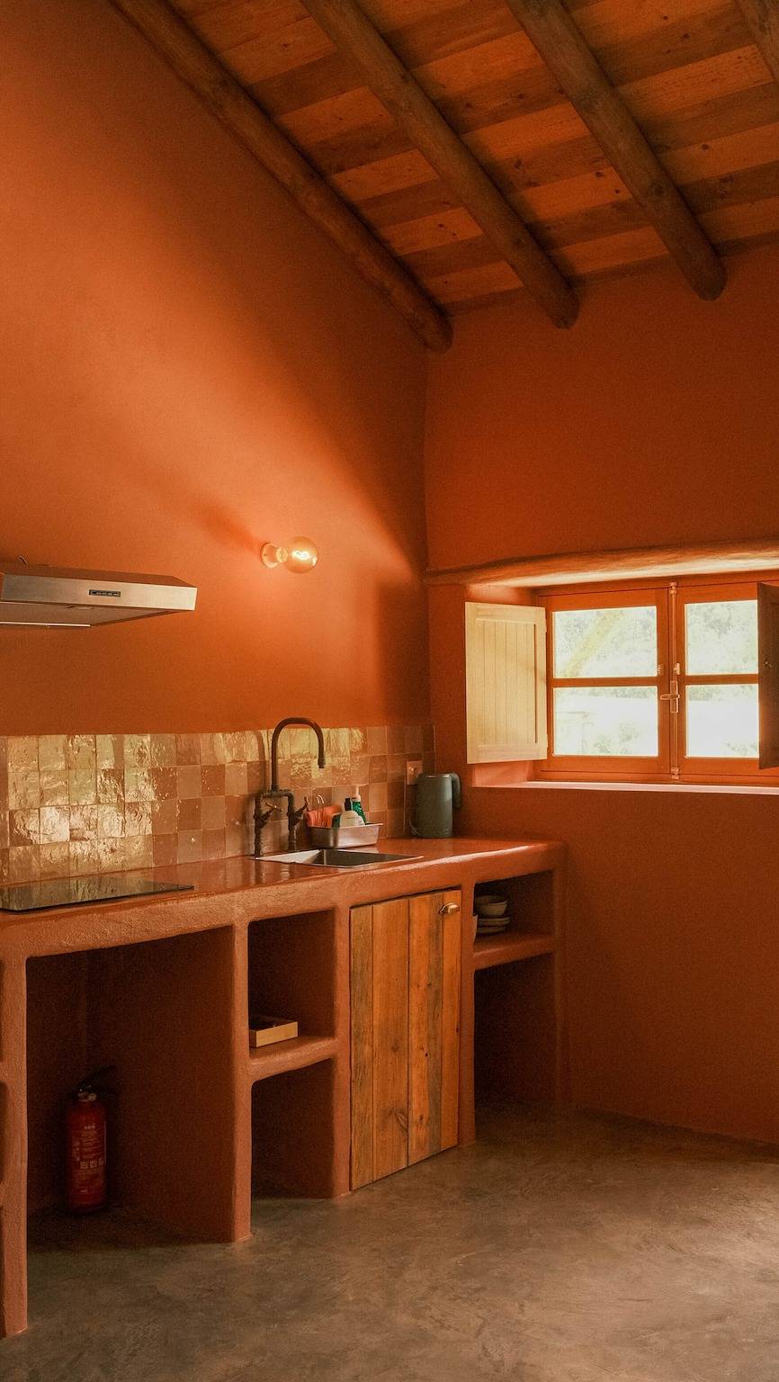 Apartamento inteiro, Apartamento 'Barro' com Vista Montanha, Terraço Privado e Wi-Fi in São Teotónio, Costa Alentejana