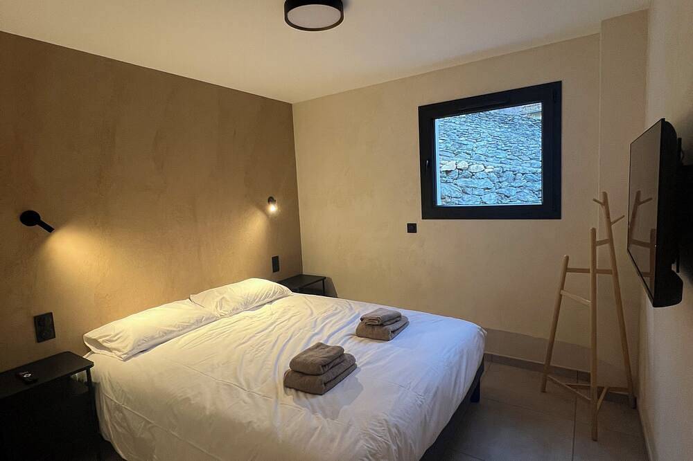 Entire apartment, Les Loges de Sainte-Anne - Apartment n°1 - 6 people in Saint-Michel-de-Maurienne, Saint-Jean-de-Maurienne region