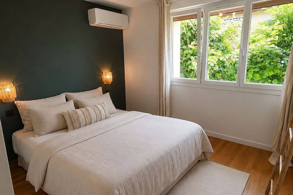 Elegant suite near Lake Bourget, sleeps 6, 8-minute walk from the lake, garden, and parking in Aix-les-Bains, Chambéry und Umgebung