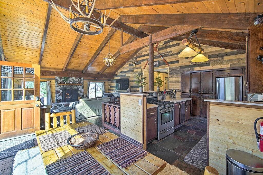 Log Cabin for 11 People in Moonridge, Big Bear Lake