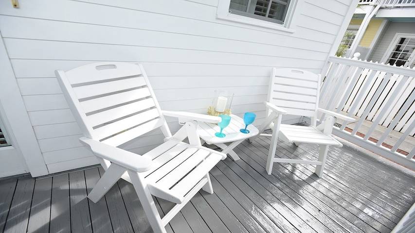 Vacation rental for 4 people, with yard and balcony as well as pool in Florida Keys