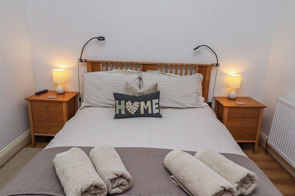 Alnbank, pet friendly, country holiday cottage in Alnmouth in Alnmouth, Northumberland