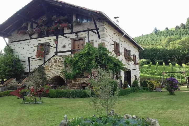 Casa de vacaciones para 8 personas, con piscina además de vistas y jardín - 1